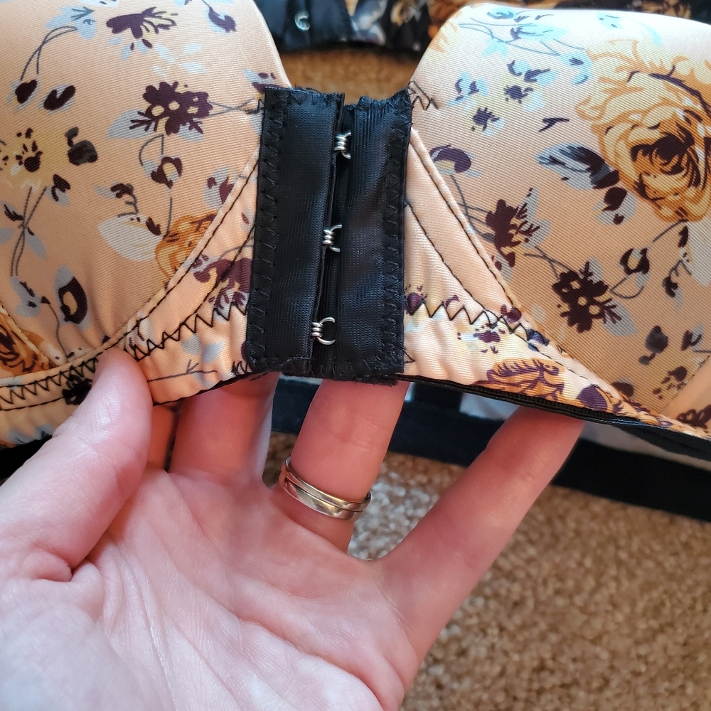 Front closure bras - Picture 4 of 5